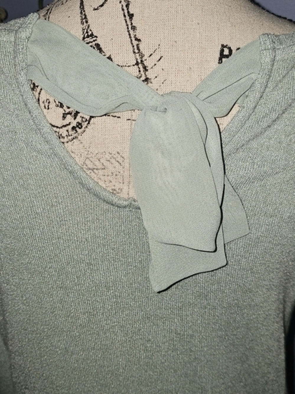Light Mint Long-Sleeve Lace-Hem Women's Top - Picture 4 of 7